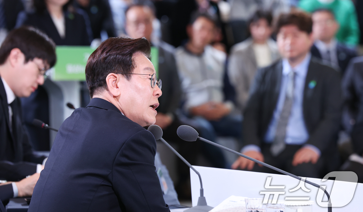 (제주=뉴스1) 이재명 기자 = 이재명 대통령이 30일 제주 한라대학교에서 열린 '제주의 마음을 듣다' 타운홀미팅 간담회에서 발언을 하고 있다. 2026.3.30/뉴스1