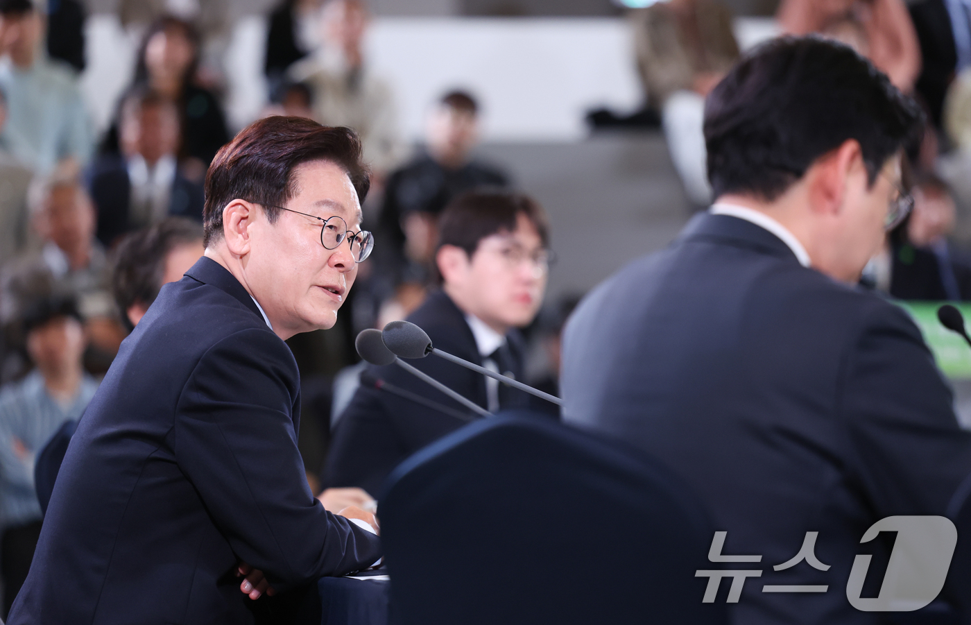 (제주=뉴스1) 이재명 기자 = 이재명 대통령이 30일 제주 한라대학교에서 열린 '제주의 마음을 듣다' 타운홀미팅 간담회에서 발언을 하고 있다. 2026.3.30/뉴스1