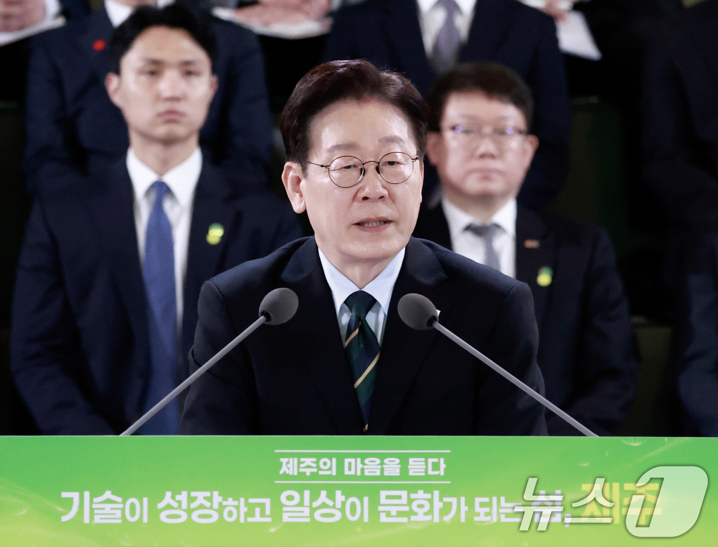 (제주=뉴스1) 이재명 기자 = 이재명 대통령이 30일 제주 한라대학교에서 열린 '제주의 마음을 듣다' 타운홀미팅 간담회에서 발언을 하고 있다. 2026.3.30/뉴스1