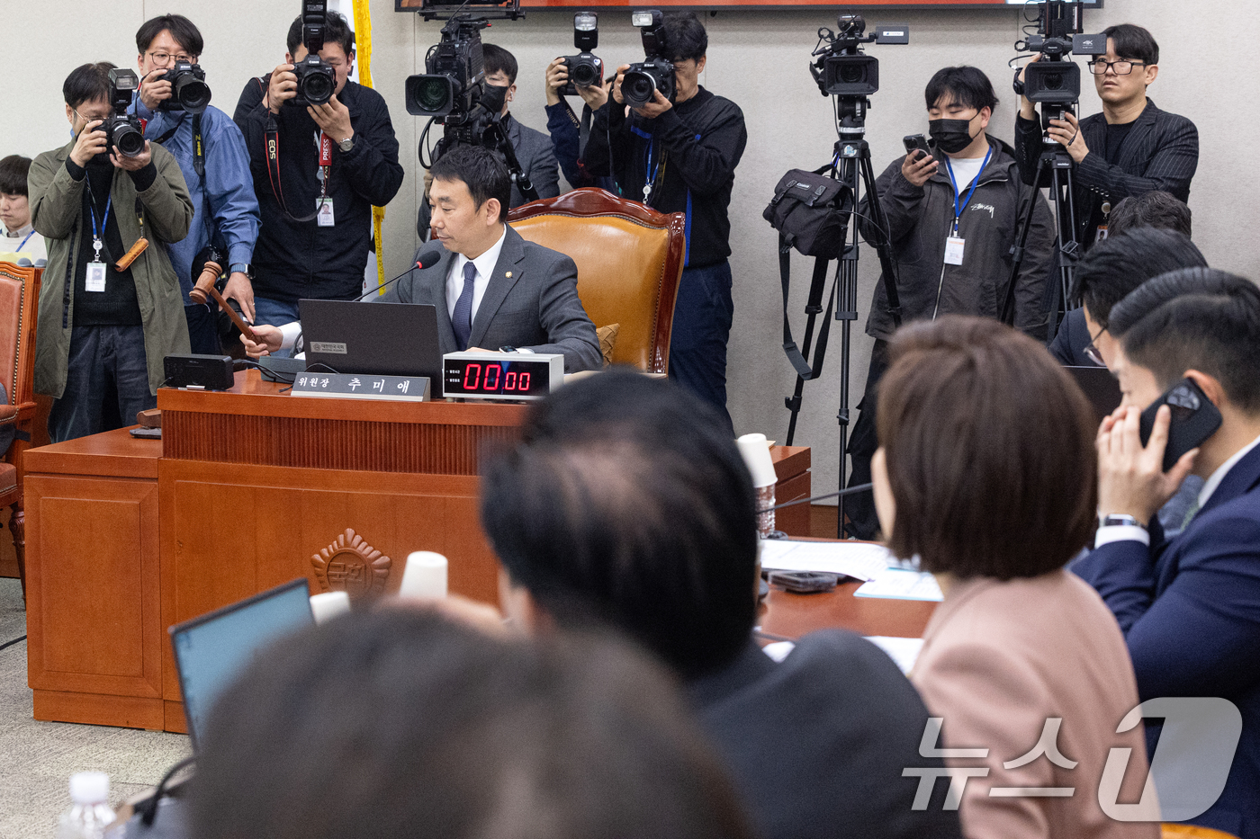 (서울=뉴스1) 이승배 기자 = 30일 서울 여의도 국회에서 열린 제433회국회(임시회) 법제사법위원회 제4차 전체회의에서 김용민 위원장 직무대리가 의사진행을 하고 있다. 2026 …