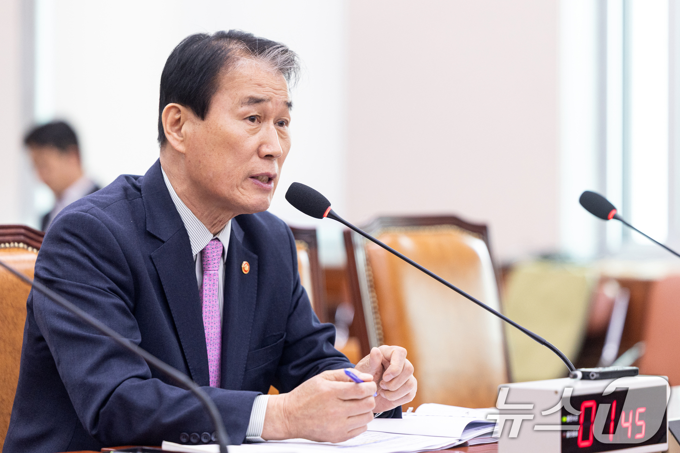 (서울=뉴스1) 이승배 기자 = 30일 서울 여의도 국회에서 열린 제433회국회(임시회) 법제사법위원회 제4차 전체회의에서 권오을 국가보훈부 장관이 의원 질의에 답변하고 있다. 2 …