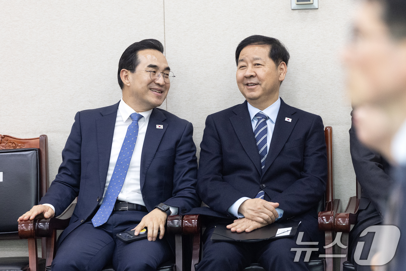 (서울=뉴스1) 이승배 기자 = 30일 서울 여의도 국회에서 열린 제433회국회(임시회) 법제사법위원회 제4차 전체회의에서 구윤철 부총리 겸 재정경제부 장관과 박홍근 기획예산처 장 …