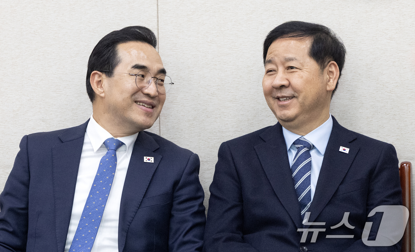 (서울=뉴스1) 이승배 기자 = 30일 서울 여의도 국회에서 열린 제433회국회(임시회) 법제사법위원회 제4차 전체회의에서 구윤철 부총리 겸 재정경제부 장관과 박홍근 기획예산처 장 …