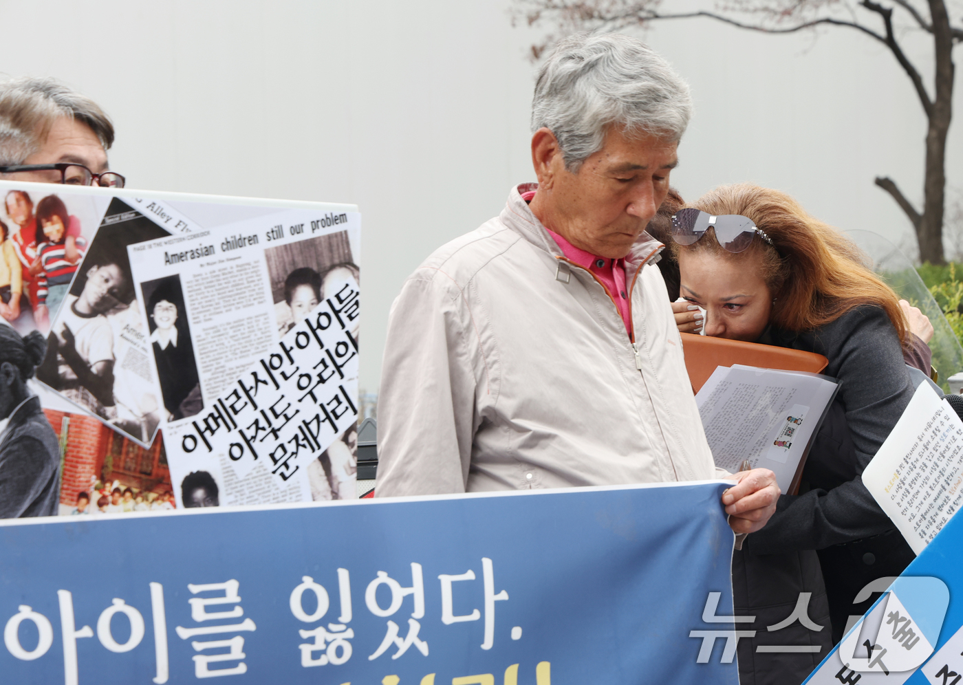 (서울=뉴스1) 김명섭 기자 = 혼혈 해외입양인인 미키 플리펜 KAMAR KOREA 대표가 30일 서울 중구 진실화해를위한과거사정리위원회 앞에서 열린 혼혈인 해외강제입양과 시설 확 …