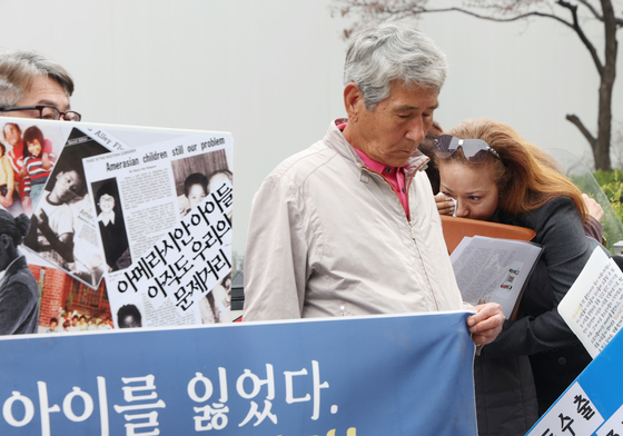 '국가는 혼혈아를 내쫓았다'