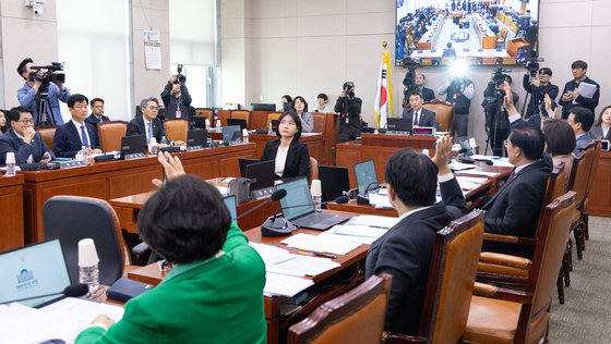 거수 투표 진행되는 법제사법위원회