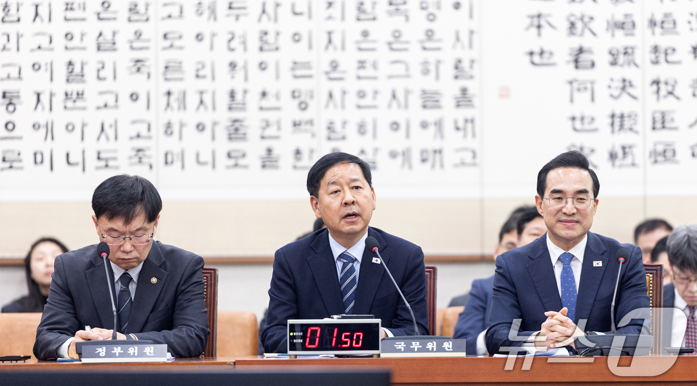 (서울=뉴스1) 이승배 기자 = 구윤철 부총리 겸 재정경제부 장관이 30일 서울 여의도 국회에서 열린 제433회국회(임시회) 법제사법위원회 제4차 전체회의에 출석해 의원 질의에 답 …