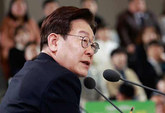 李대통령 "주소만 옮겨놓고 혜택 받아"…'무늬만 본사' 카카오·넥슨 겨냥