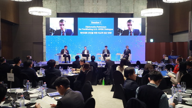 美 전문가 "김정은 대화 테이블로 불러내려면 '급진적 전환' 필요"