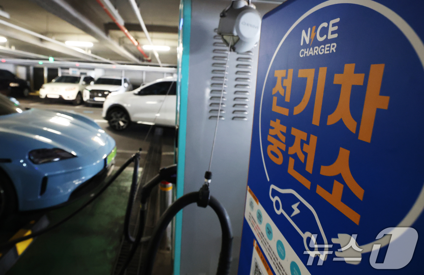 (서울=뉴스1) 오대일 기자 = 올해 2월 국내 전기차 신규 등록 대수가 처음으로 3만대를 넘어서며 역대 최다를 기록했다. 보조금 조기 확정과 가격 인하 경쟁, 고유가가 맞물리면서 …