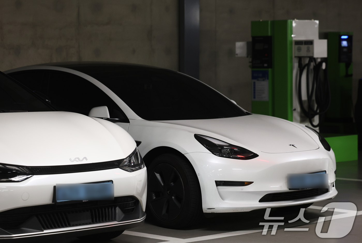 (서울=뉴스1) 오대일 기자 = 올해 2월 국내 전기차 신규 등록 대수가 처음으로 3만대를 넘어서며 역대 최다를 기록했다. 보조금 조기 확정과 가격 인하 경쟁, 고유가가 맞물리면서 …