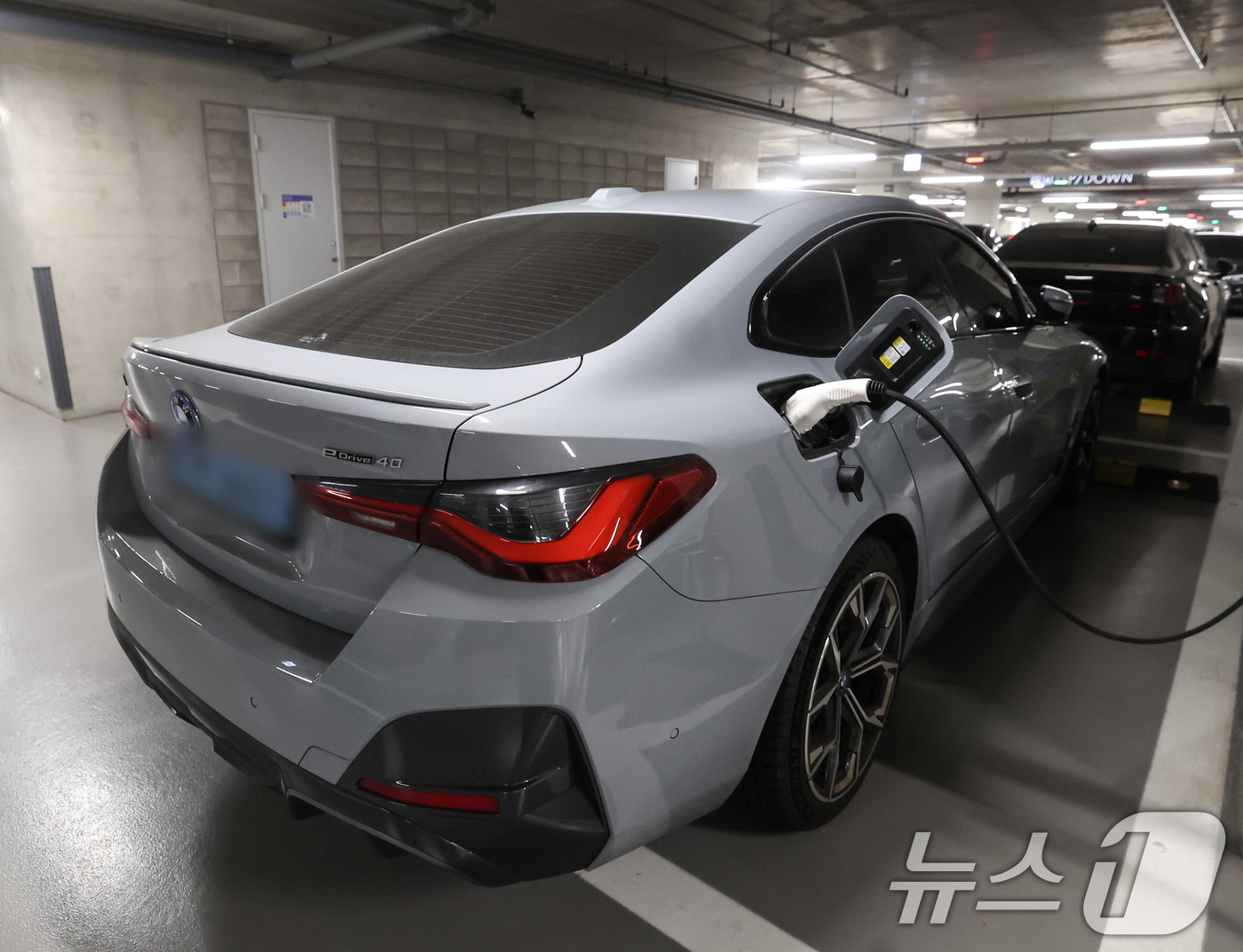 (서울=뉴스1) 이종수　인턴기자 = 전기차 보조금과 가격 인하 정책 등에 힘입어 지난달 국내 전기차 신차 판매 대수가 역대 최다를 나타냈다. 한국자동차모빌리티산업협회(KAMA)에 …