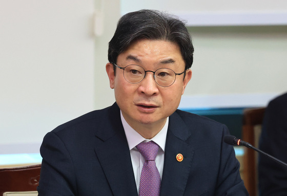 이억원 "위기일 때 금융이 역할해야"…금융권 53조+α 지원 화답(종합)