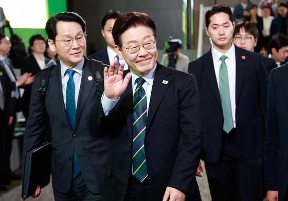 李대통령 "사회복지사의 헌신에 깊은 감사"…처우 개선 약속