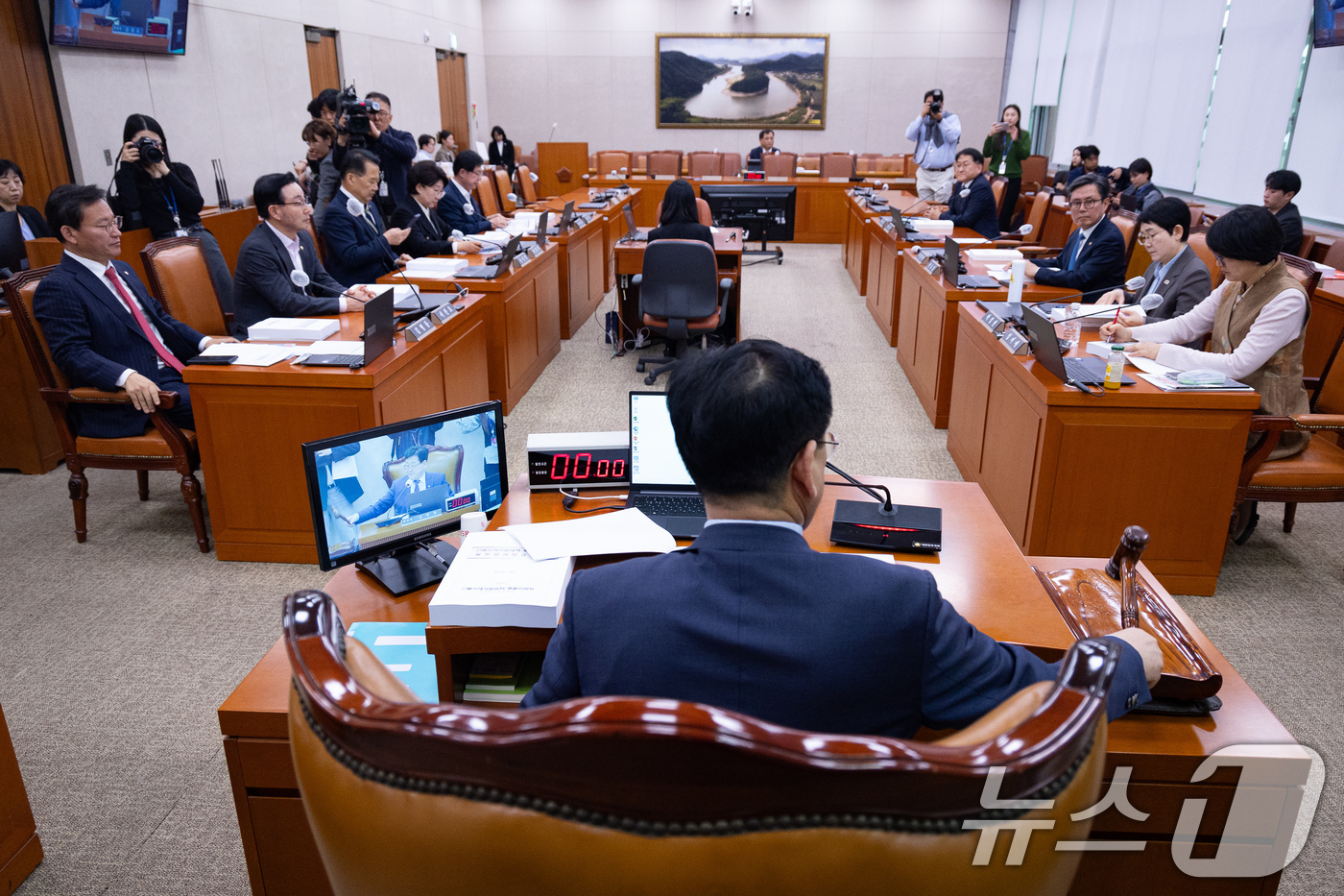 (서울=뉴스1) 유승관 기자 = 김정호 국회 산불피해지원대책특별위원장이 30일 서울 여의도 국회에서 열린 제433회 국회(임시회) 산불피해지원대책 특별위원회 제6차 전체회의에서 의 …