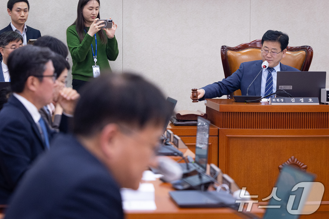 (서울=뉴스1) 유승관 기자 = 김정호 국회 산불피해지원대책특별위원장이 30일 서울 여의도 국회에서 열린 제433회 국회(임시회) 산불피해지원대책 특별위원회 제6차 전체회의에서 의 …