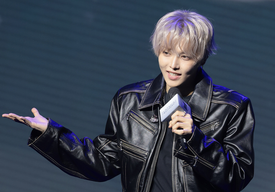 인사말 하는 장한음