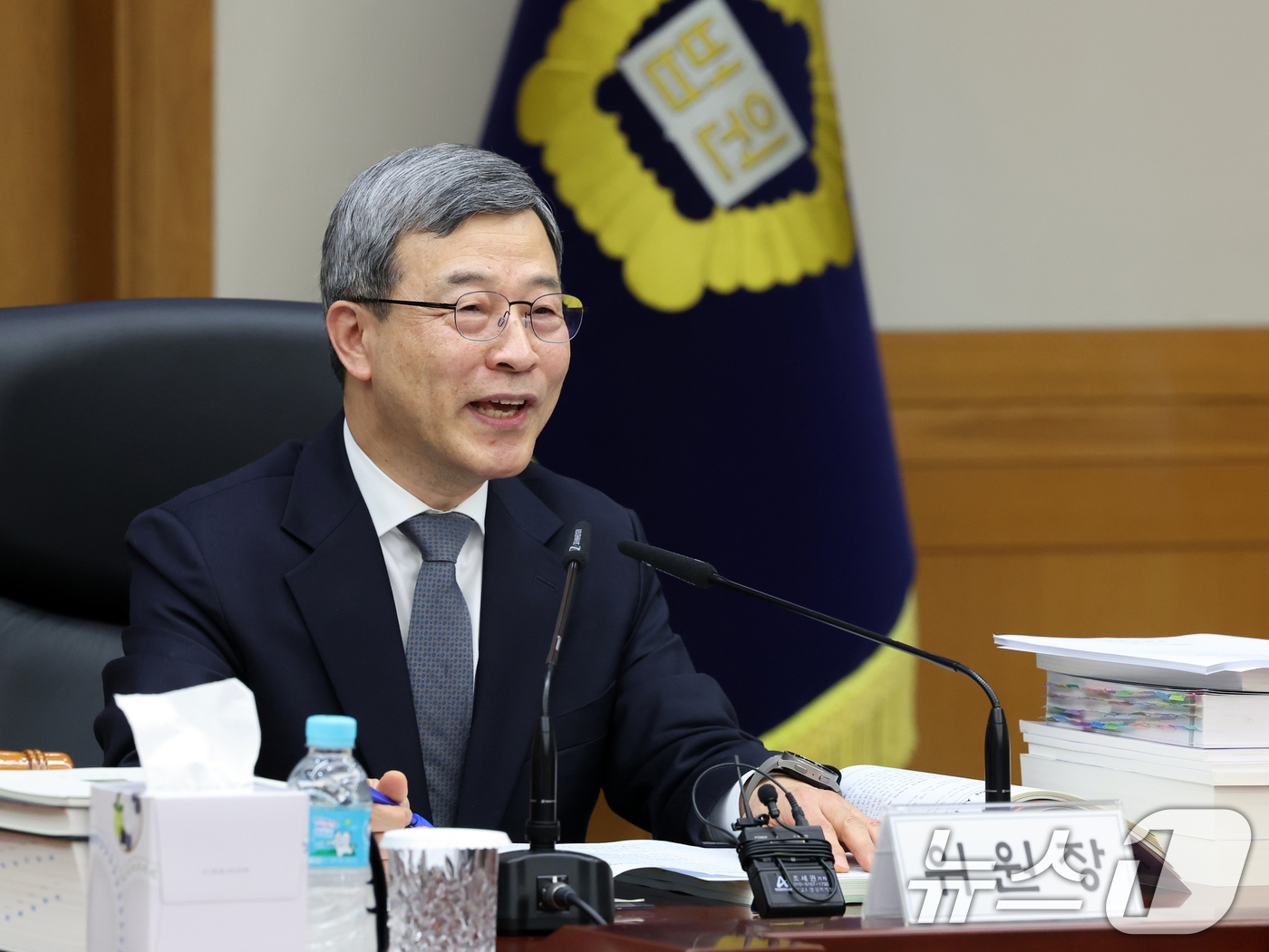 (서울=뉴스1) 황기선 기자 = 이동원 양형위원장이 30일 오후 서울 서초구 대법원에서 열린 양형위원회 제144차 회의에서 인사말을 하고 있다.  2026.3.30/뉴스1