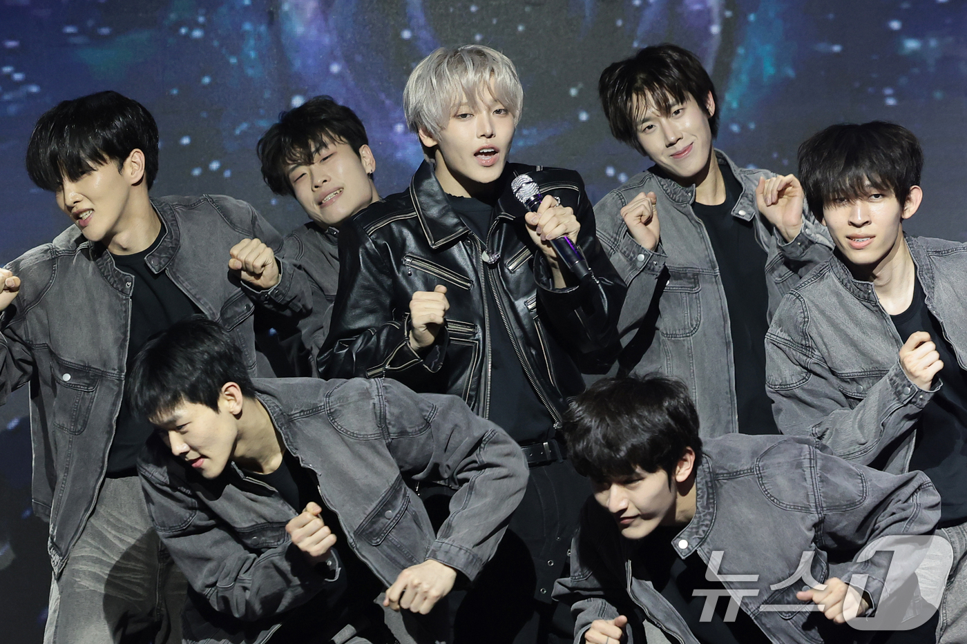 (서울=뉴스1) 권현진 기자 = 가수 장한음이 30일 서울 강남구 성암아트홀에서 가진 두 번째 EP ‘DAYDREAM' 발매 기념 쇼케이스에서 타이틀 곡 ‘워너’(WANNA)를 선 …