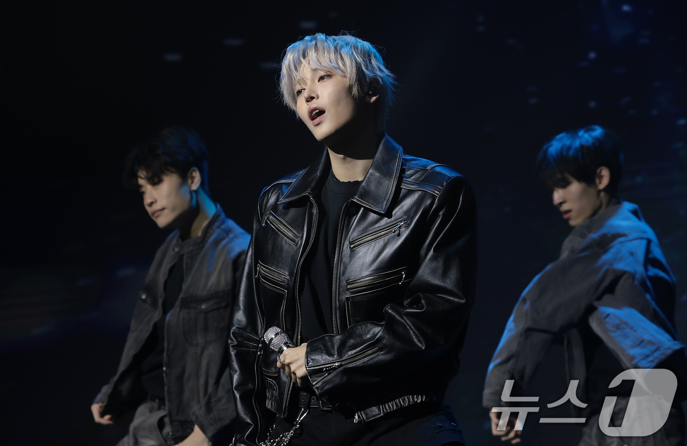 (서울=뉴스1) 권현진 기자 = 가수 장한음이 30일 서울 강남구 성암아트홀에서 가진 두 번째 EP ‘DAYDREAM' 발매 기념 쇼케이스에서 타이틀 곡 ‘워너’(WANNA)를 선 …