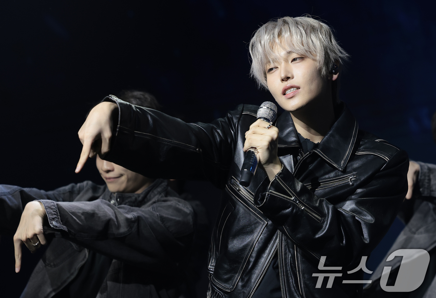 (서울=뉴스1) 권현진 기자 = 가수 장한음이 30일 서울 강남구 성암아트홀에서 가진 두 번째 EP ‘DAYDREAM' 발매 기념 쇼케이스에서 타이틀 곡 ‘워너’(WANNA)를 선 …