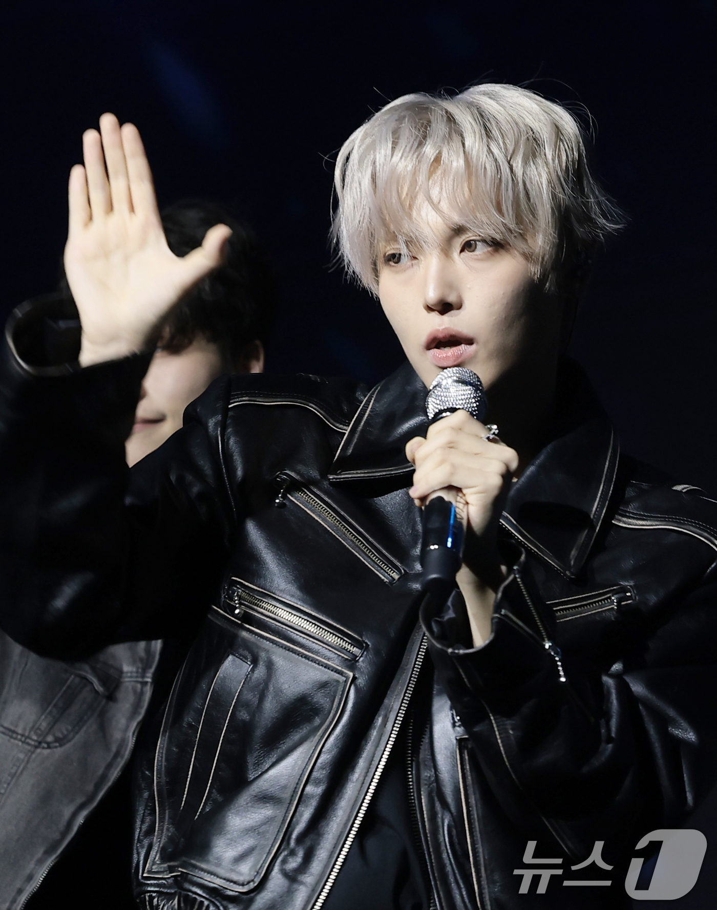 (서울=뉴스1) 권현진 기자 = 가수 장한음이 30일 서울 강남구 성암아트홀에서 가진 두 번째 EP ‘DAYDREAM' 발매 기념 쇼케이스에서 타이틀 곡 ‘워너’(WANNA)를 선 …