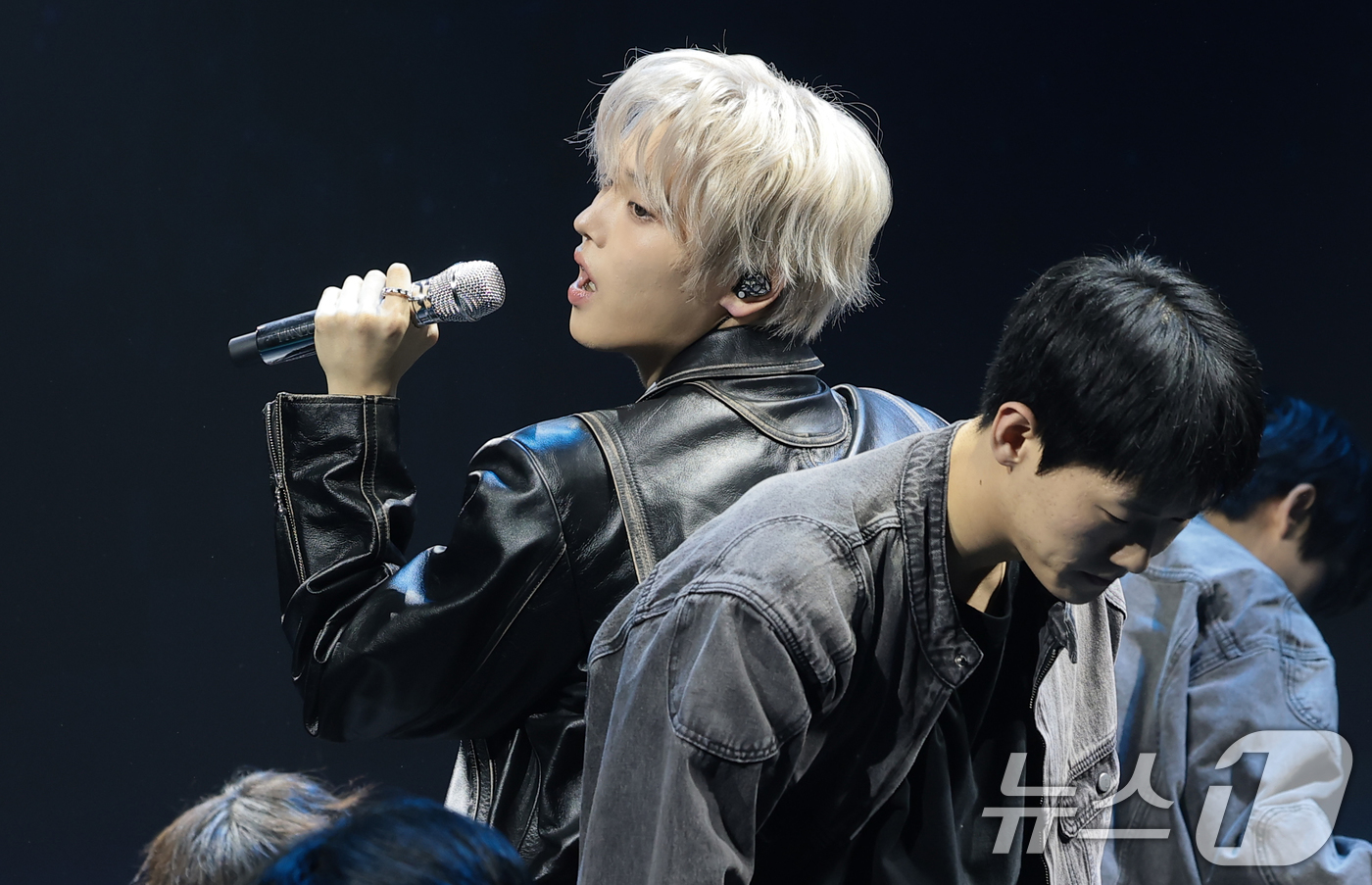 (서울=뉴스1) 권현진 기자 = 가수 장한음이 30일 서울 강남구 성암아트홀에서 가진 두 번째 EP ‘DAYDREAM' 발매 기념 쇼케이스에서 타이틀 곡 ‘워너’(WANNA)를 선 …