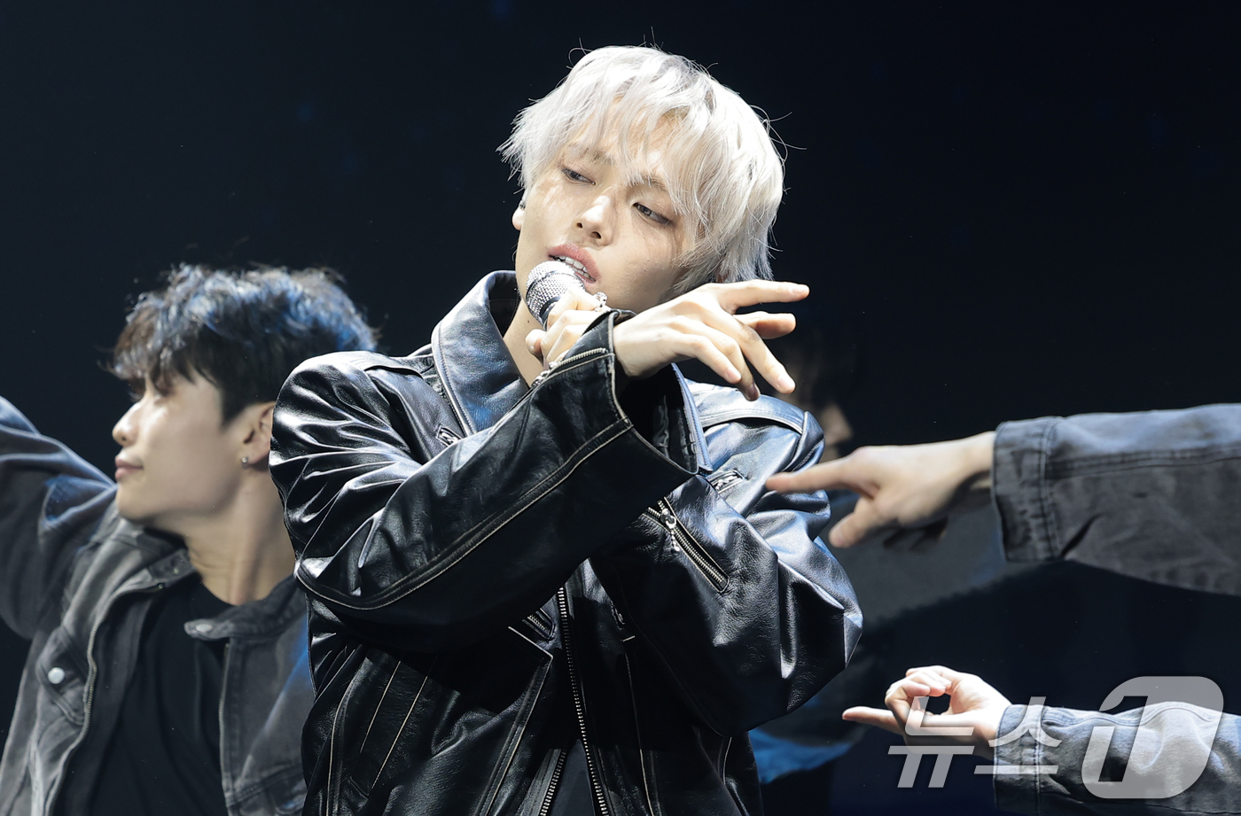 (서울=뉴스1) 권현진 기자 = 가수 장한음이 30일 서울 강남구 성암아트홀에서 가진 두 번째 EP ‘DAYDREAM' 발매 기념 쇼케이스에서 타이틀 곡 ‘워너’(WANNA)를 선 …