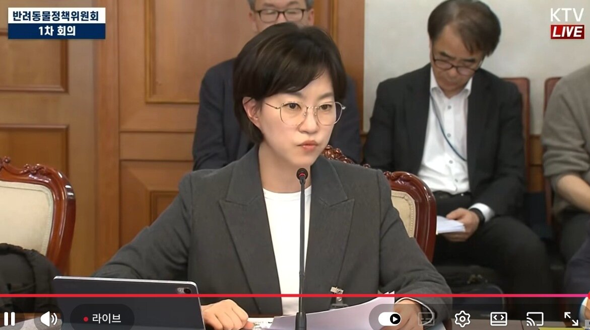 본문 이미지 - 조윤주 한국보호동물의학연구원 대표가 30일 국무조정실 주최 반려동물정책토론회에서 발언하고 있다(유튜브 갈무리). ⓒ 뉴스1