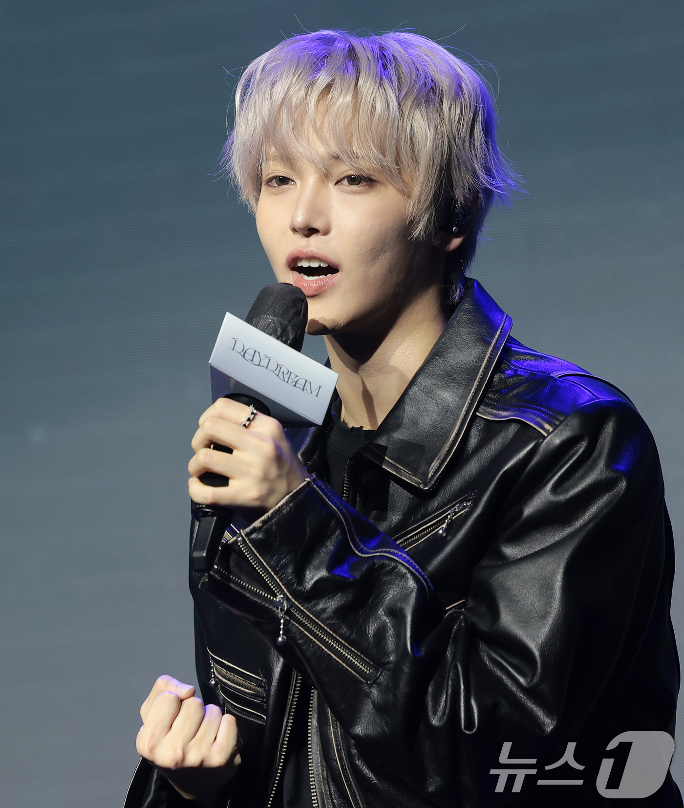 (서울=뉴스1) 권현진 기자 = 가수 장한음이 30일 서울 강남구 성암아트홀에서 가진 두 번째 EP ‘DAYDREAM' 발매 기념 쇼케이스에서 취재진 질문에 답하고 있다. 2026 …