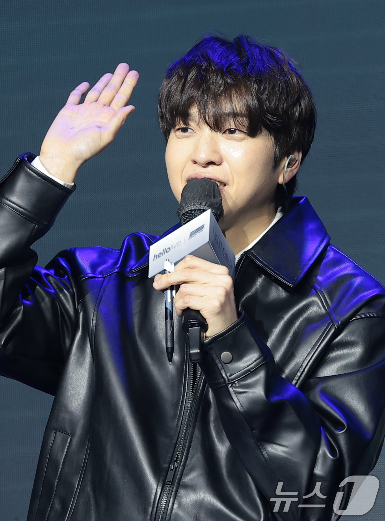 (서울=뉴스1) 권현진 기자 = 방송인 유재필이 30일 서울 강남구 성암아트홀에서 열린 장한음 두 번째 EP ‘DAYDREAM' 발매 기념 쇼케이스에서 진행을 하고 있다. 2026 …