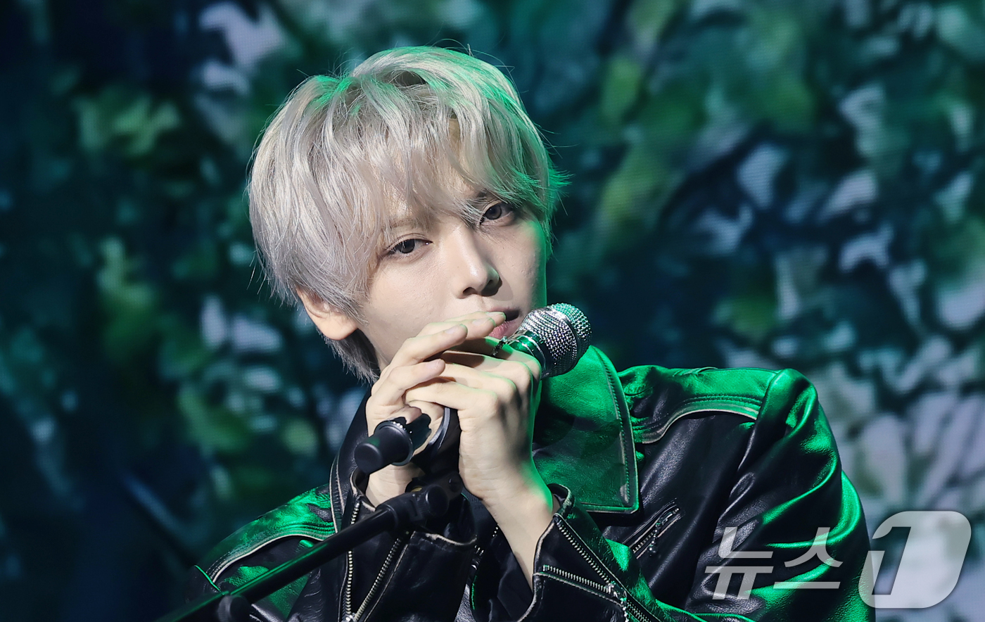 (서울=뉴스1) 권현진 기자 = 가수 장한음이 30일 서울 강남구 성암아트홀에서 가진 두 번째 EP ‘DAYDREAM' 발매 기념 쇼케이스에서 타이틀 곡 'Only 1(온리 원)' …