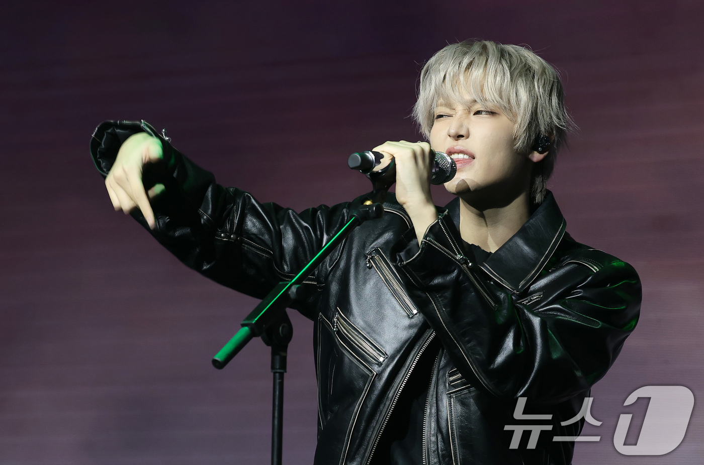 (서울=뉴스1) 권현진 기자 = 가수 장한음이 30일 서울 강남구 성암아트홀에서 가진 두 번째 EP ‘DAYDREAM' 발매 기념 쇼케이스에서 타이틀 곡 'Only 1(온리 원)' …