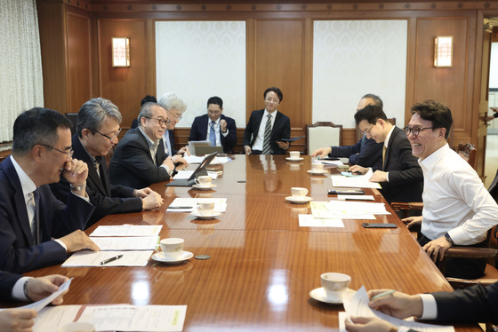 金총리 "중동 리스크에 경제 비상"…공급망·금융 안정 총력 대응