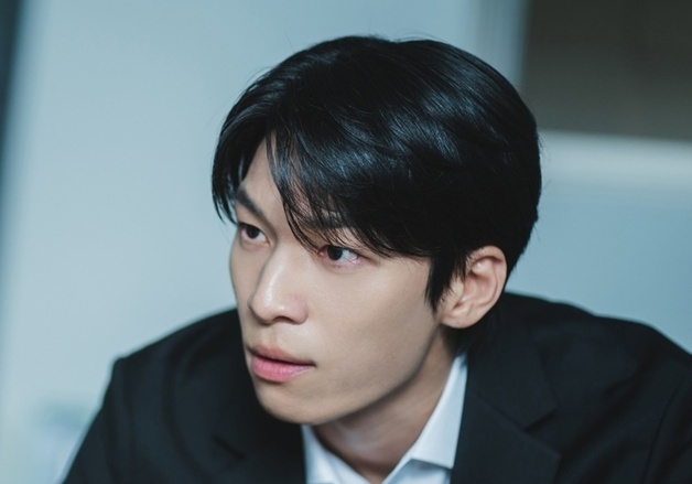 '세이렌' 위하준, 살인 혐의 받는 박민영 결백 입증에 '고군분투'