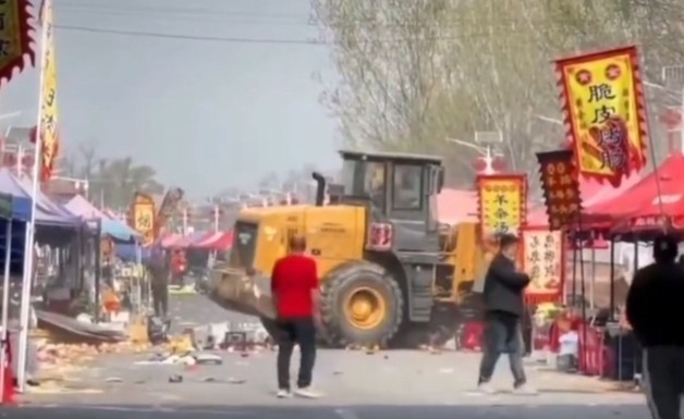 中베이징 전통시장 포클레인 돌진 7~8명 사망…보도 통제하는듯