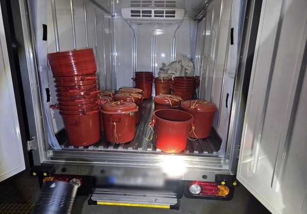 스쿠버 장비로 불법 조업…해삼 173㎏ 캔 선장·잠수부 일당 적발