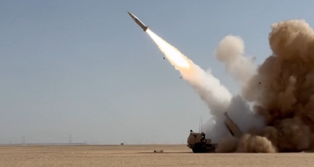 "美 첫 실전투입 최신형 미사일, 이란 학교·체육관 공습"