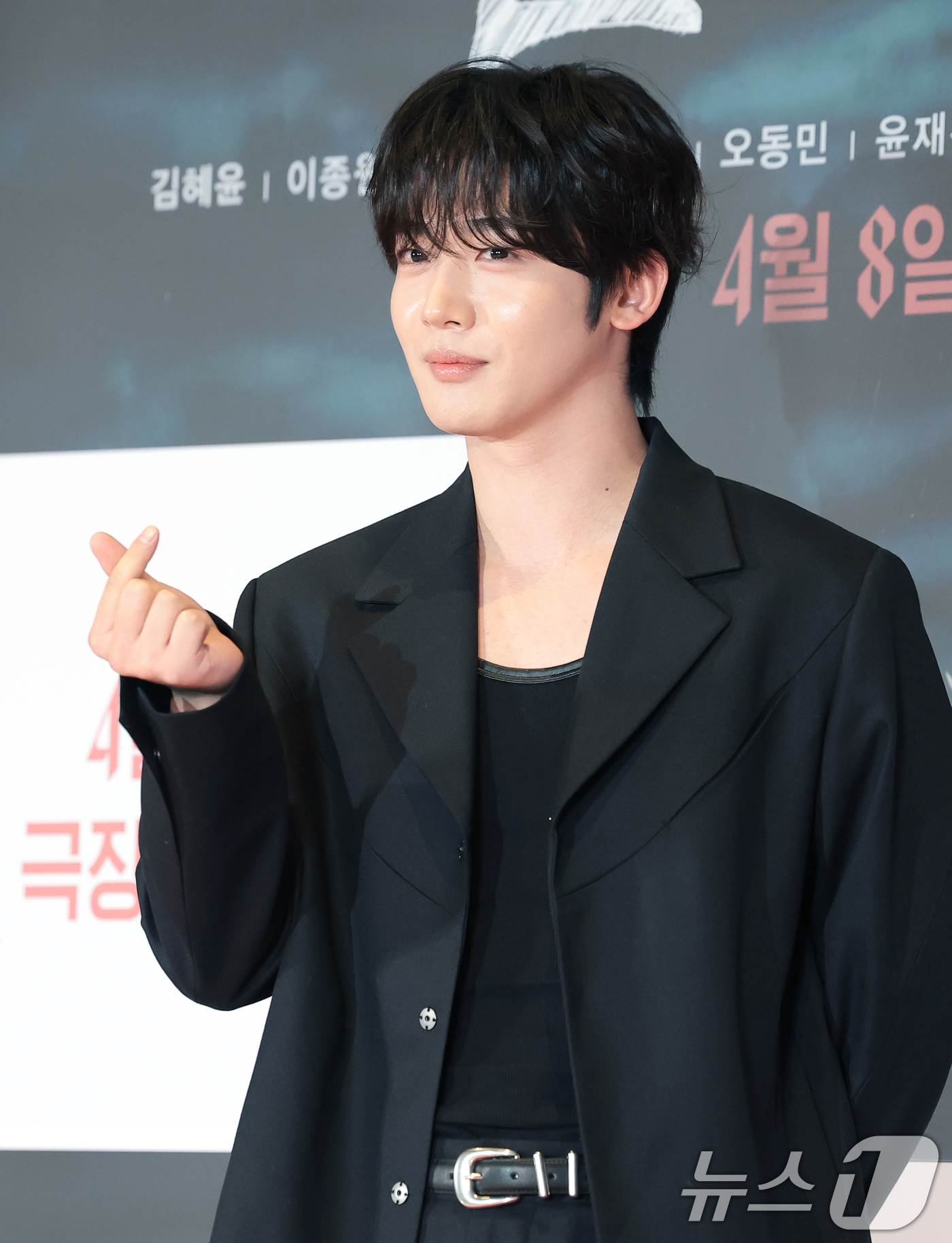 (서울=뉴스1) 권현진 기자 = 가수 겸 배우 김요한이 30일 서울 송파구 롯데시네마 월드타워점에서 열린 영화 ‘살목지’(감독 이상민) VIP 시사회에 참석해 포즈를 취하고 있다. …