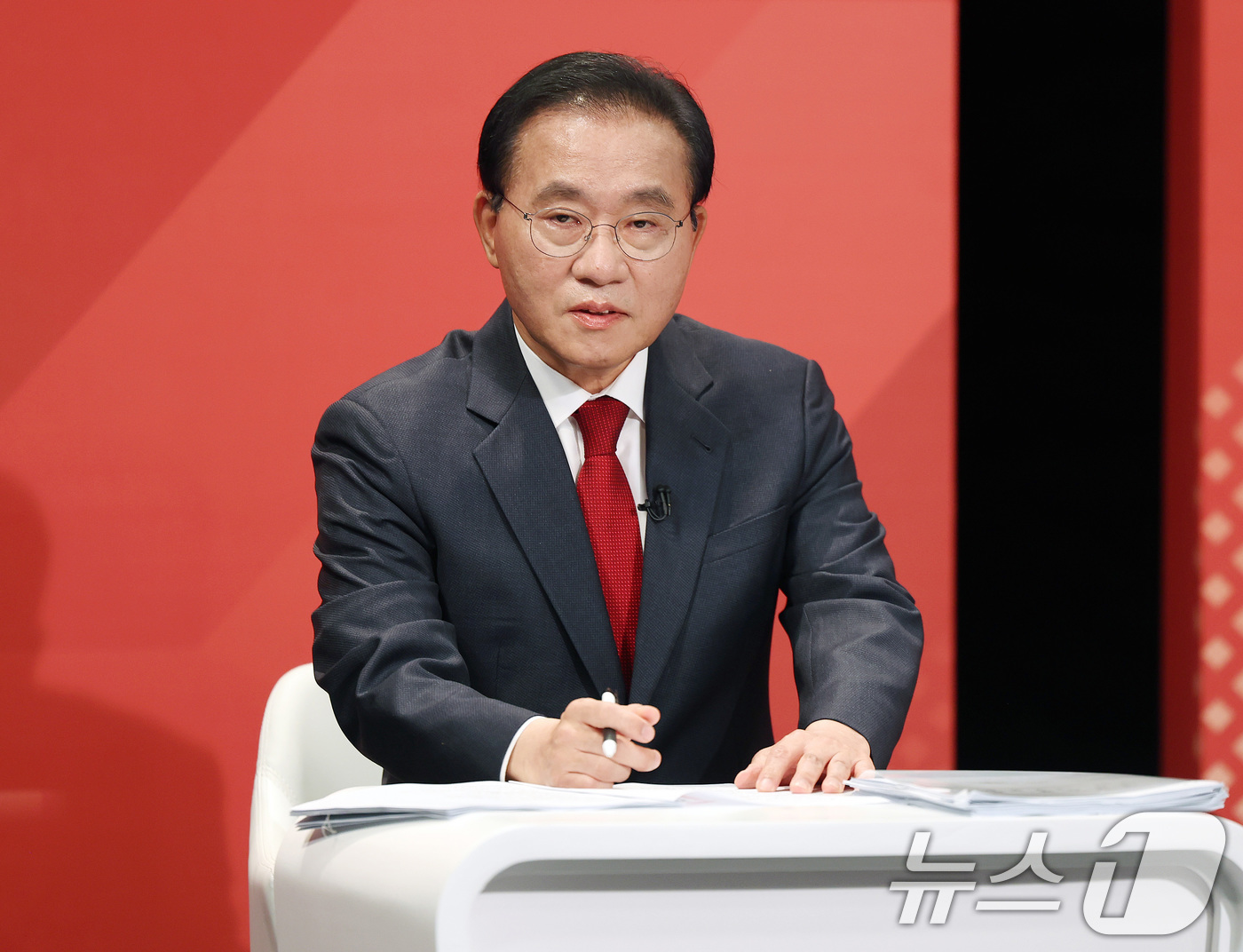 (대구=뉴스1) 공정식 기자 = 30일 오후 대구 수성구 TBC에서 열린 '국민의힘 대구시장 경선 후보 1차 비전 토론회'에서 윤재옥 후보가 발언하고 있다. 2026.3.30/뉴스 …