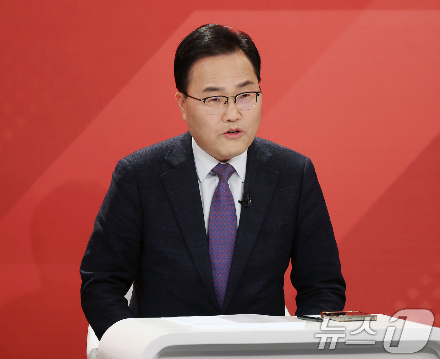 (대구=뉴스1) 공정식 기자 = 30일 오후 대구 수성구 TBC에서 열린 '국민의힘 대구시장 경선 후보 1차 비전 토론회'에서 홍석준 후보가 발언하고 있다. 2026.3.30/뉴스 …