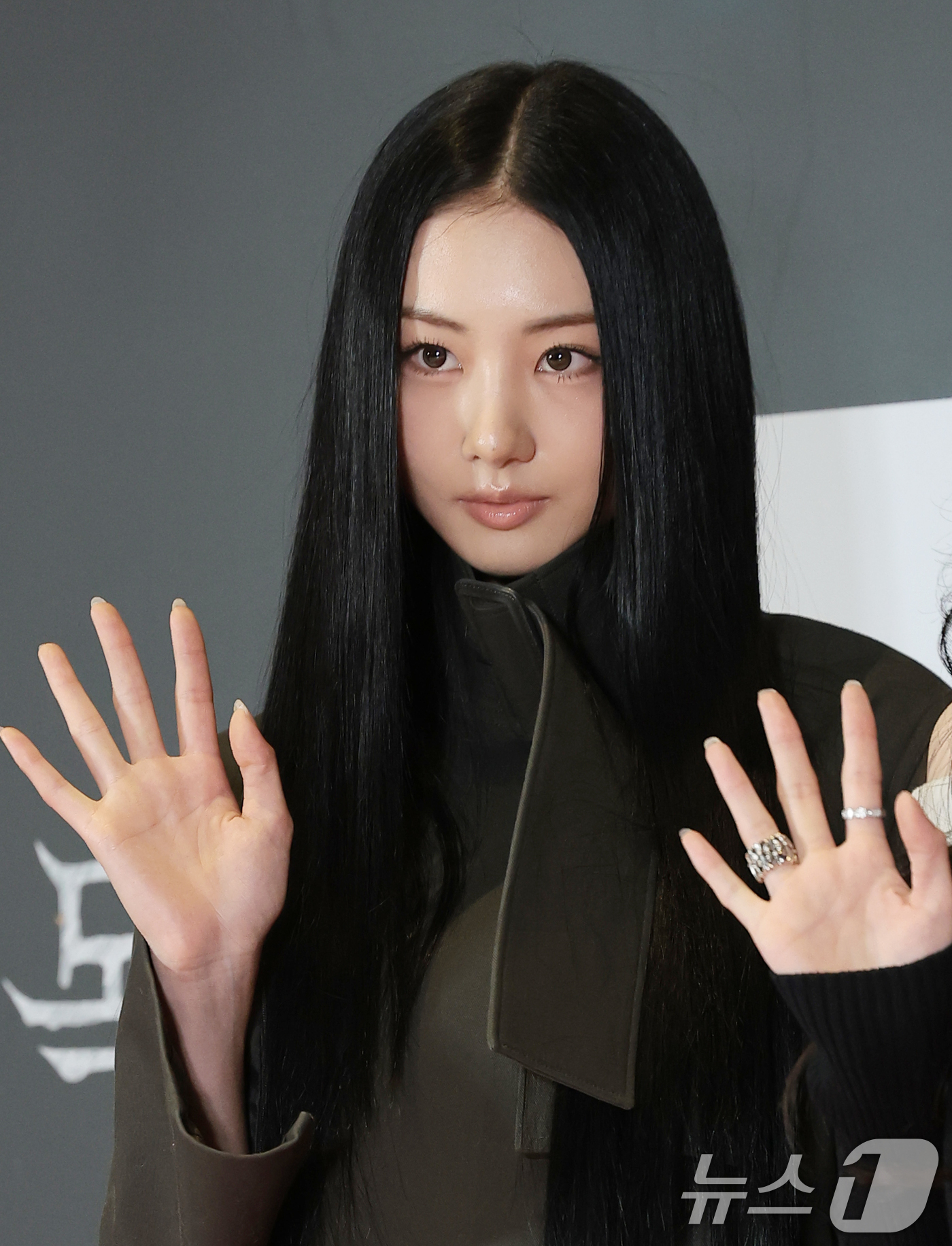 (서울=뉴스1) 권현진 기자 = 미야오 가원이 30일 서울 송파구 롯데시네마 월드타워점에서 열린 영화 ‘살목지’(감독 이상민) VIP 시사회에 참석해 포즈를 취하고 있다.‘살목지’ …