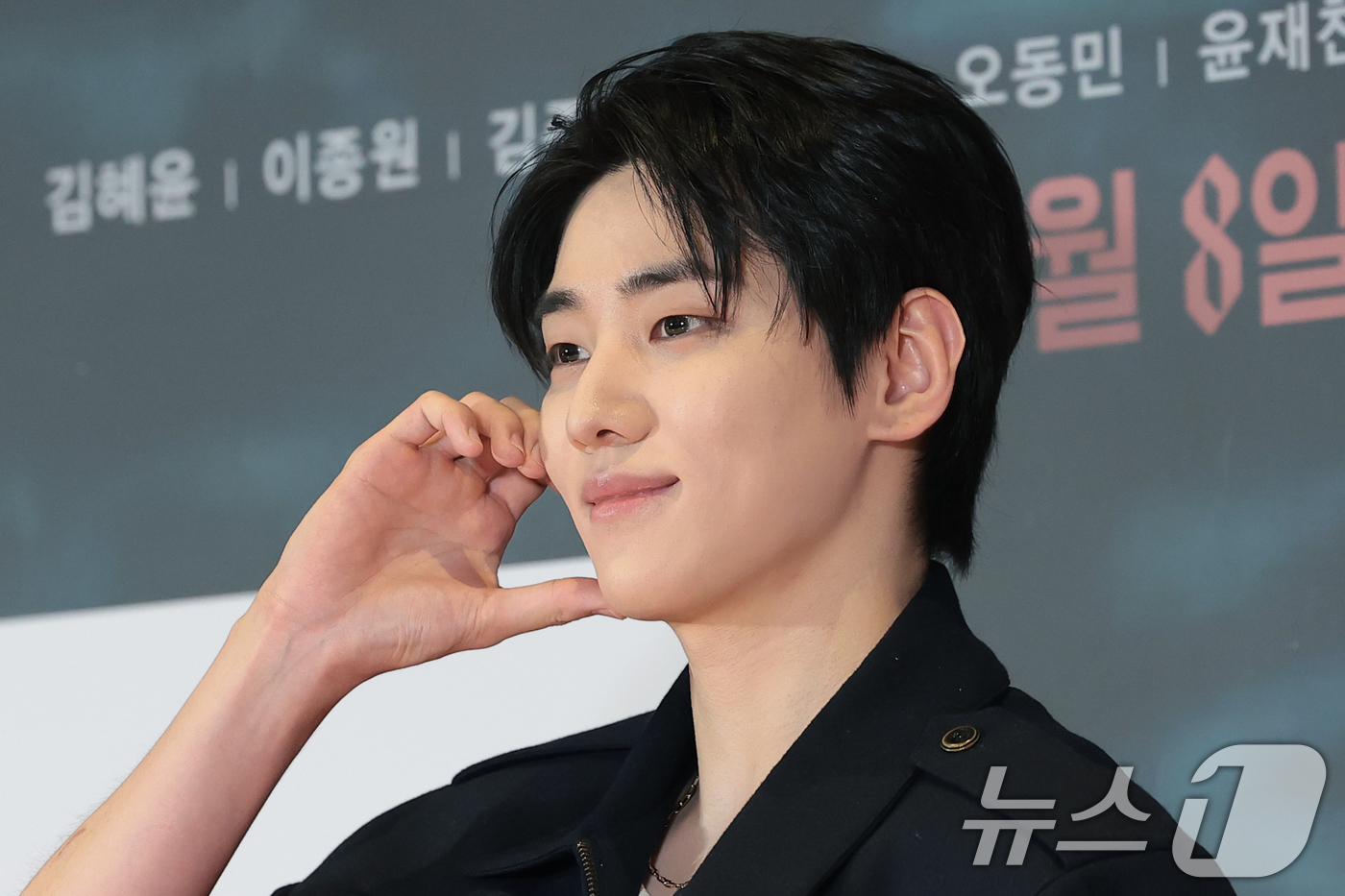 (서울=뉴스1) 권현진 기자 = 배우 겸 가수 재찬이 30일 서울 송파구 롯데시네마 월드타워점에서 열린 영화 ‘살목지’(감독 이상민) VIP 시사회에 참석해 포즈를 취하고 있다.‘ …