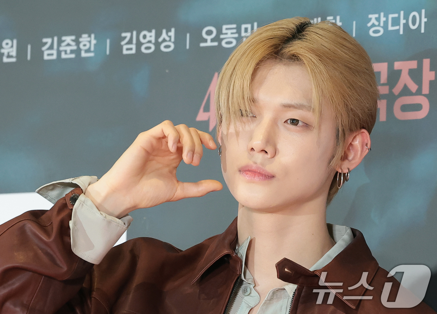 (서울=뉴스1) 권현진 기자 = 투모로우바이투게더(TXT) 연준이 30일 서울 송파구 롯데시네마 월드타워점에서 열린 영화 ‘살목지’(감독 이상민) VIP 시사회에 참석해 포즈를 취 …