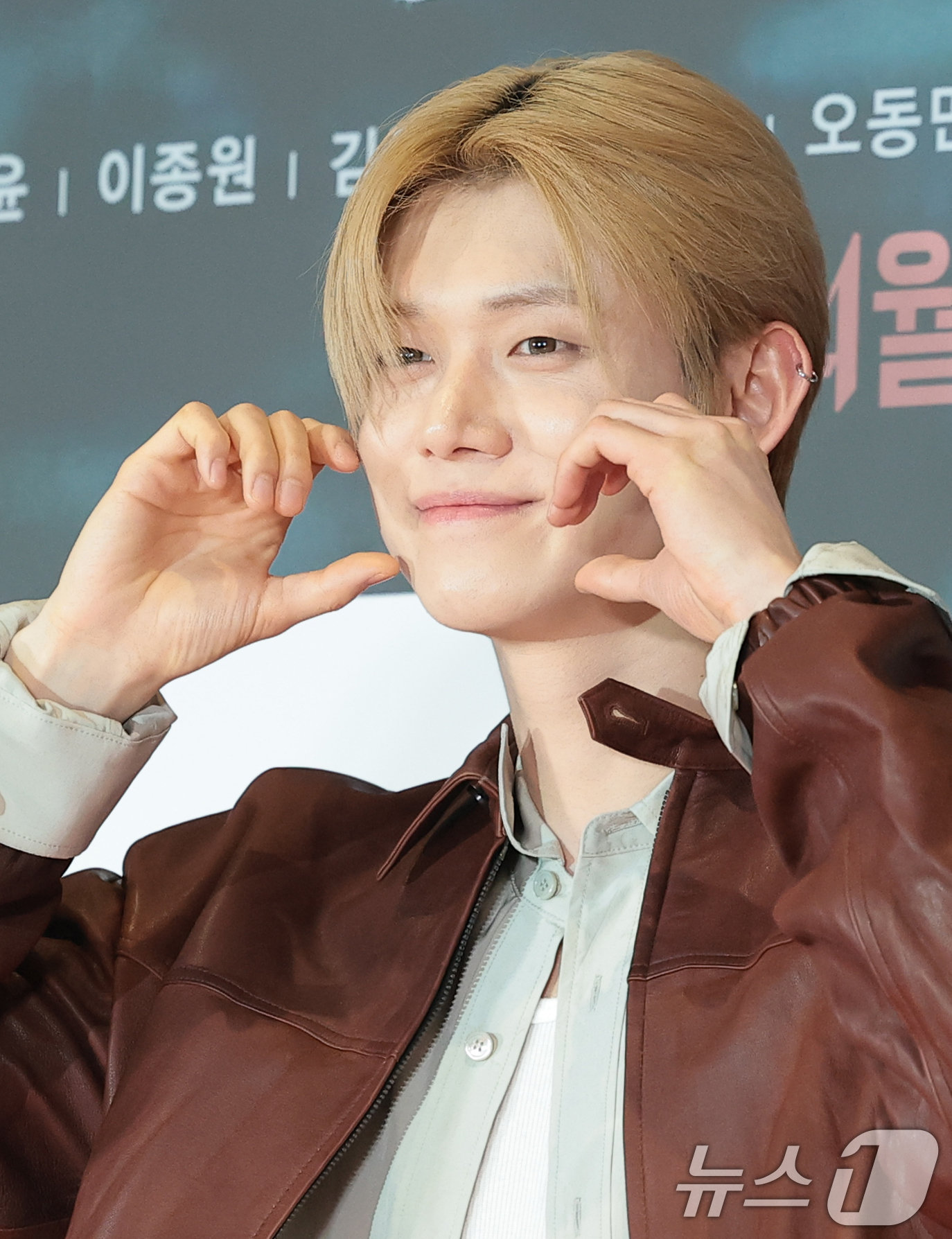 (서울=뉴스1) 권현진 기자 = 투모로우바이투게더(TXT) 연준이 30일 서울 송파구 롯데시네마 월드타워점에서 열린 영화 ‘살목지’(감독 이상민) VIP 시사회에 참석해 포즈를 취 …