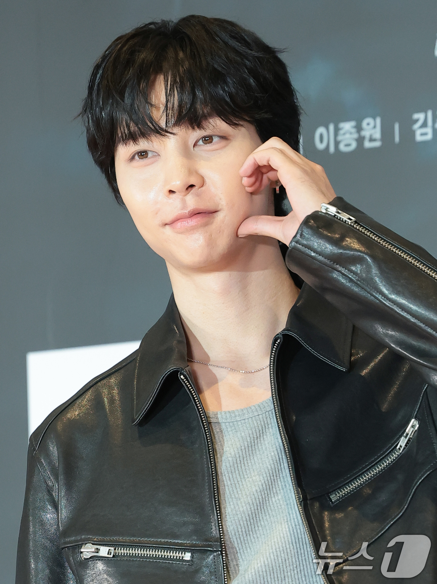 (서울=뉴스1) 권현진 기자 = NCT 쟈니가 30일 서울 송파구 롯데시네마 월드타워점에서 열린 영화 ‘살목지’(감독 이상민) VIP 시사회에 참석해 포즈를 취하고 있다.‘살목지’ …