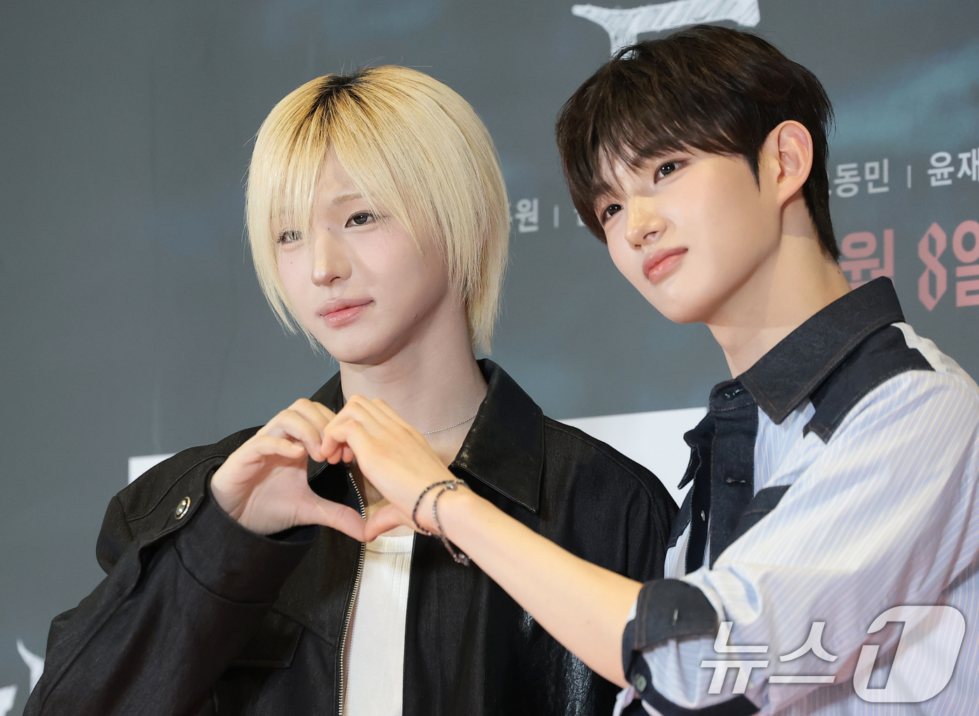 (서울=뉴스1) 권현진 기자 = 아이덴티티 희주와 청명이 30일 서울 송파구 롯데시네마 월드타워점에서 열린 영화 ‘살목지’(감독 이상민) VIP 시사회에 참석해 포즈를 취하고 있다 …