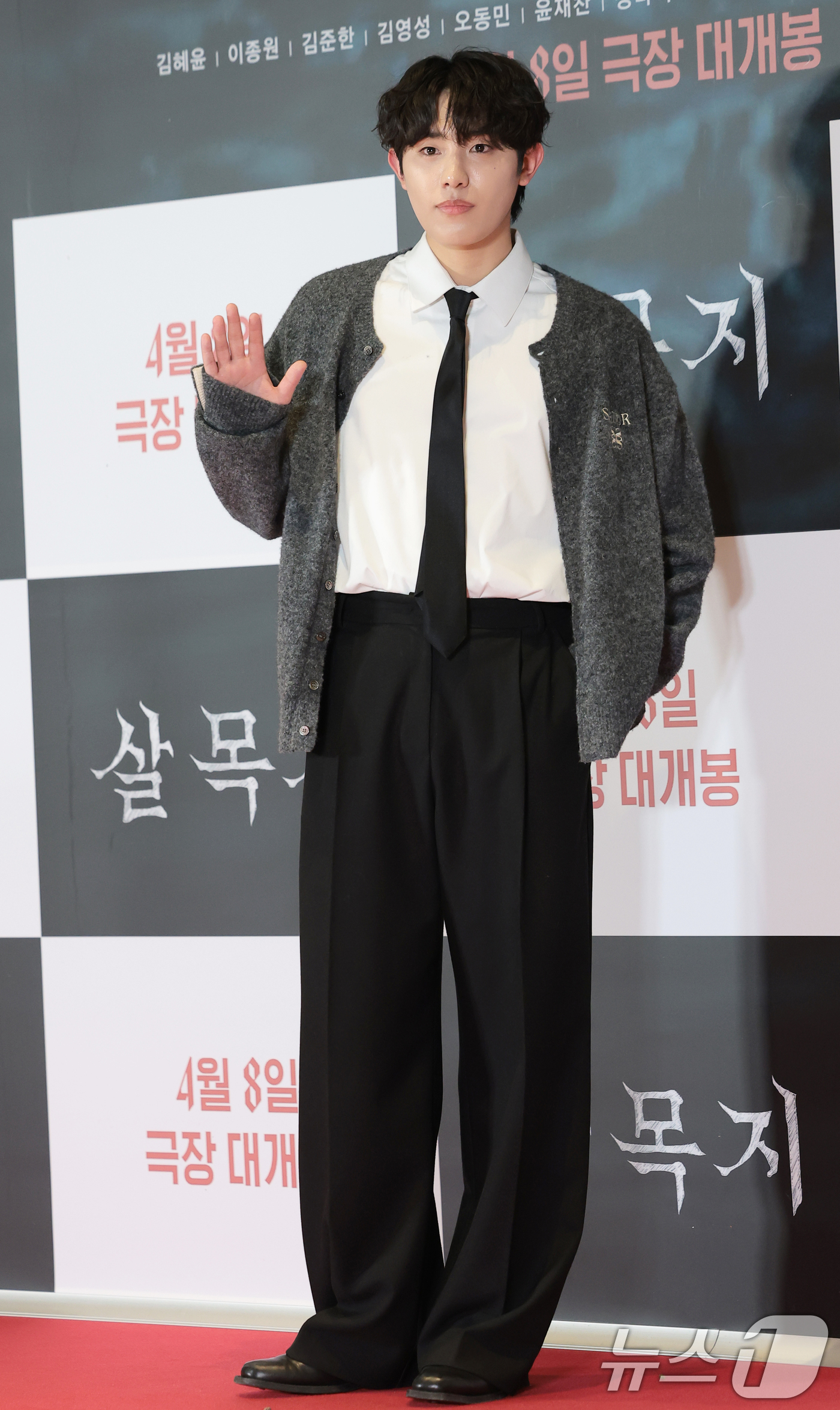 (서울=뉴스1) 권현진 기자 = 온리원오브 이용수가 30일 서울 송파구 롯데시네마 월드타워점에서 열린 영화 ‘살목지’(감독 이상민) VIP 시사회에 참석해 포즈를 취하고 있다.‘살 …