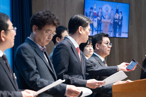 방미심위 민원인 개인정보 유출 의심 녹취록 공개하는 국민의힘 미디어특위