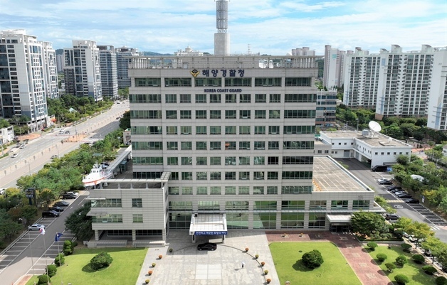 해경청, 꽃게 성어기 맞이 불법조업 외국어선 특별 단속